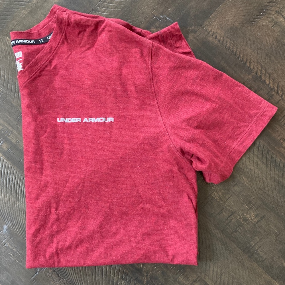 Under Armour Men's V-Neck Tee in Maroon